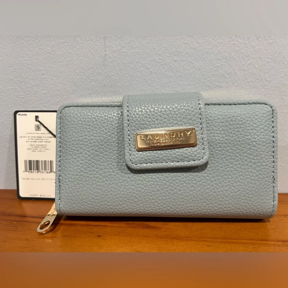 LAUNDRY by Shelli Segal NWT Light Blue Wallet Zippered Pocket Card Slots $58msrp